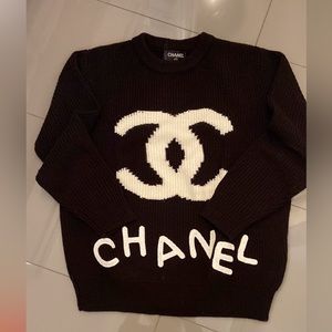 Woman’s Chanel lightly used no distress